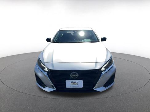 Used 2024 Nissan Altima 2.5 SV image 4