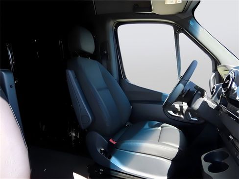 Used 2024 Mercedes-Benz Sprinter 2500 image 11