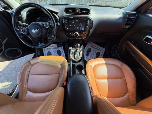 Used 2016 Kia Soul ! w/ Premium Package FWD image 4