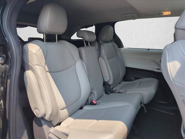 Certified 2026 Toyota Sienna XLE FWD image 29