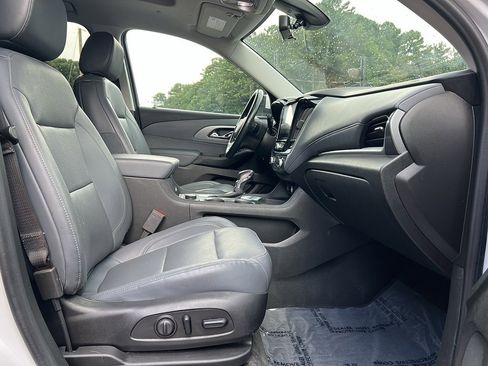 Used 2021 Chevrolet Traverse Premier w/ LPO, Cargo Package image 31
