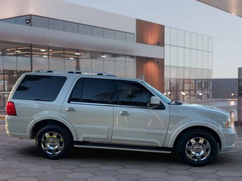 Used 2004 Lincoln Navigator 2WD image 7