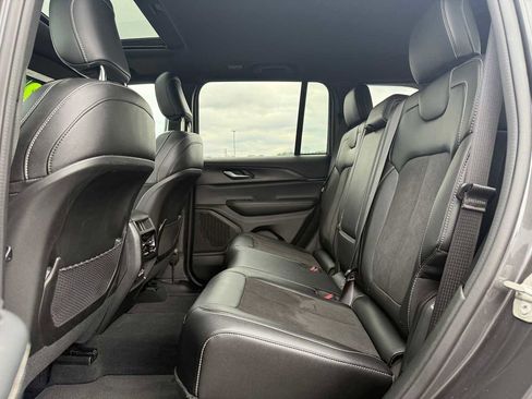 Used 2024 Jeep Grand Cherokee Altitude image 35