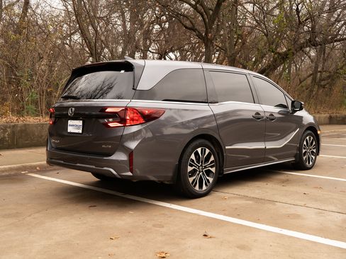 Used 2025 Honda Odyssey Elite image 9