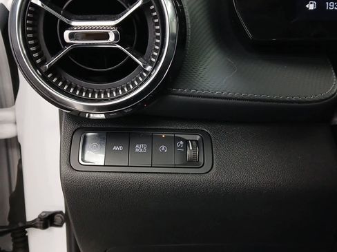 Used 2025 Chevrolet Equinox LT image 11