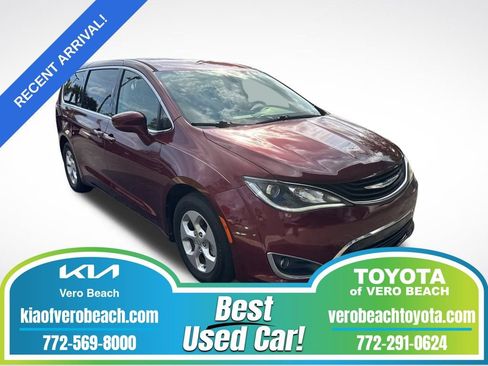 Used 2018 Chrysler Pacifica Touring Plus image 1