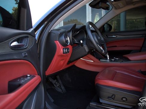 Used 2019 Alfa Romeo Stelvio Ti image 29