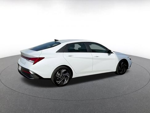 Used 2025 Hyundai Elantra Limited image 11