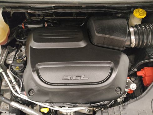 Used 2023 Chrysler Voyager LX FWD image 30