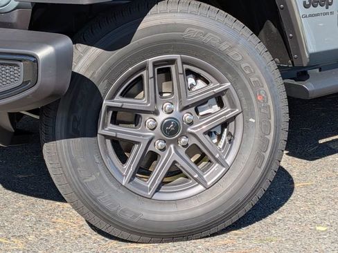 New 2025 Jeep Gladiator Sport image 9