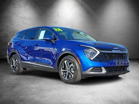 Used 2024 Kia Sportage EX image 2