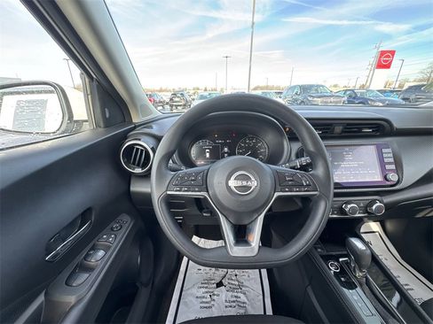 Used 2023 Nissan Kicks SV image 14