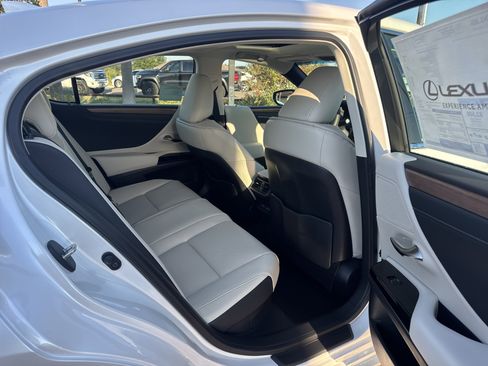 New 2025 Lexus ES 300h w/ Premium Package image 11