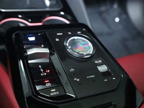 Used 2025 BMW i5 xDrive40 w/ Premium Package image 28