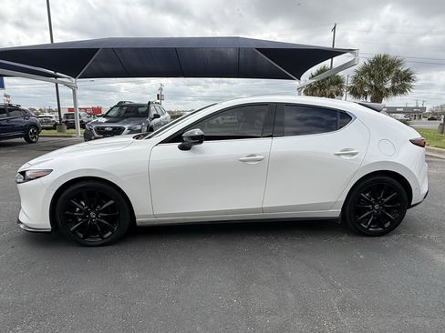 Used 2021 MAZDA MAZDA3 Hatchback w/Premium Plus Pkg image 2