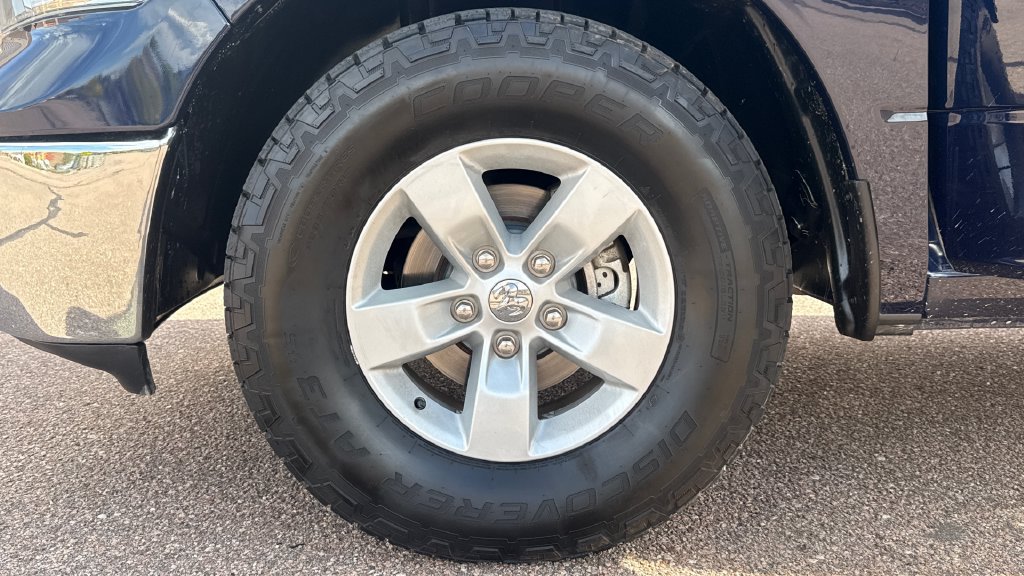 Used 2013 RAM 1500 Classic SLT w/ Premium Display Pkg RWD image 16