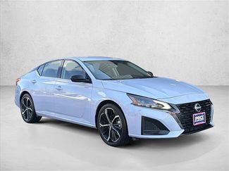 Used 2024 Nissan Altima 2.5 SR video 3