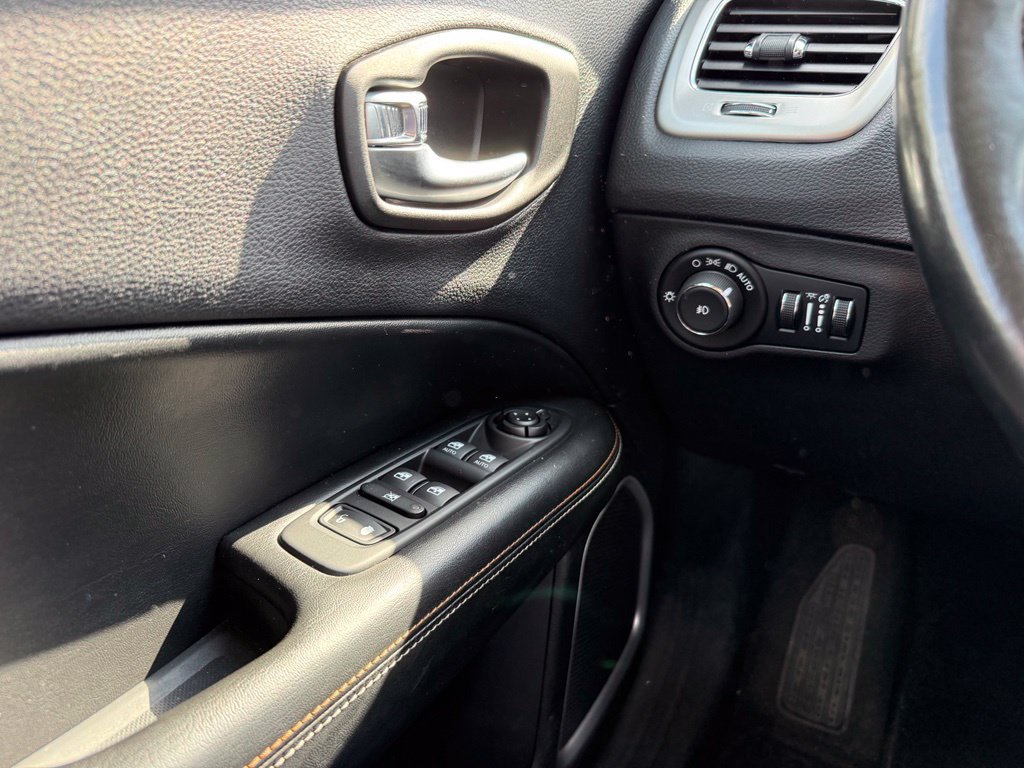 Used 2019 Jeep Compass Latitude w/ Cold Weather Group AWD/4WD image 45