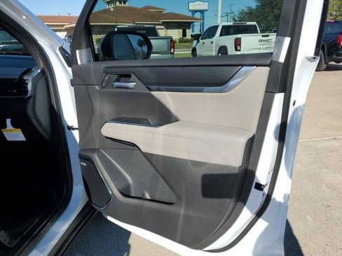 New 2026 GMC Acadia Elevation image 9