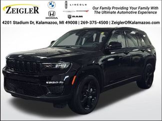 Used 2023 Jeep Grand Cherokee Limited w/ Black Appearance Package video 1