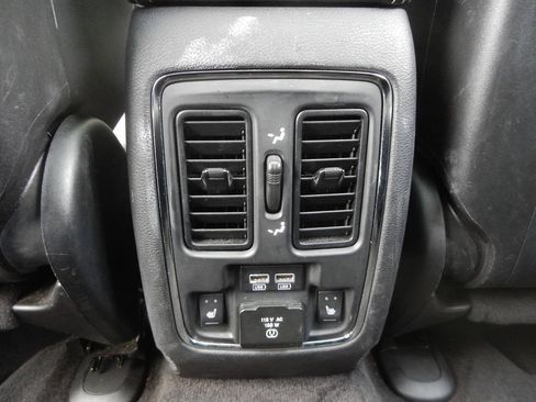 Used 2015 Jeep Grand Cherokee Limited w/ Luxury Group II AWD/4WD image 34