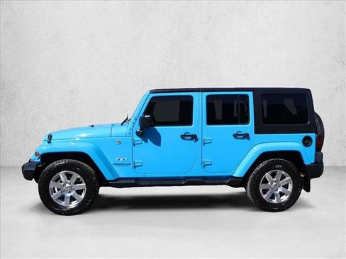Used 2017 Jeep Wrangler Unlimited Sahara w/ Connectivity Group AWD/4WD image 9
