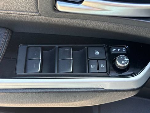Used 2025 Toyota Sienna Limited FWD image 14