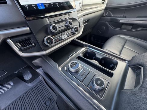 Used 2023 Ford Expedition XLT image 31