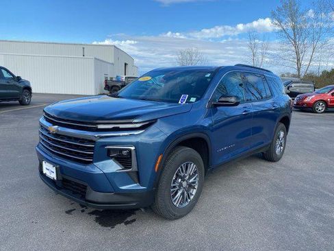 Used 2025 Chevrolet Traverse LT FWD image 6