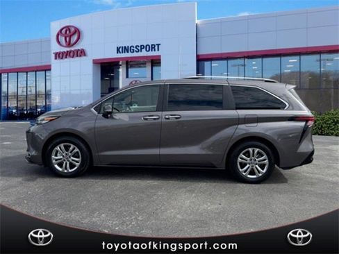 Certified 2023 Toyota Sienna Platinum image 2