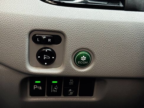 Used 2017 Honda Pilot Touring image 29