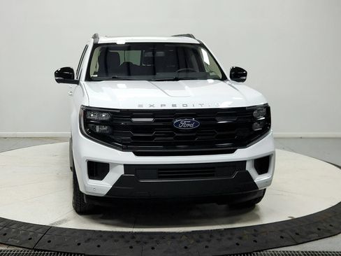 Used 2025 Ford Expedition Active AWD/4WD image 3