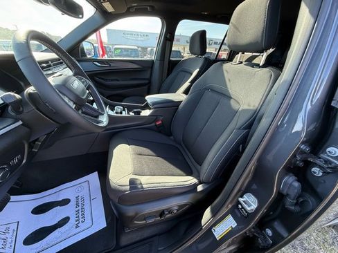 Used 2024 Jeep Grand Cherokee L Laredo w/ Luxury Tech Group I image 9