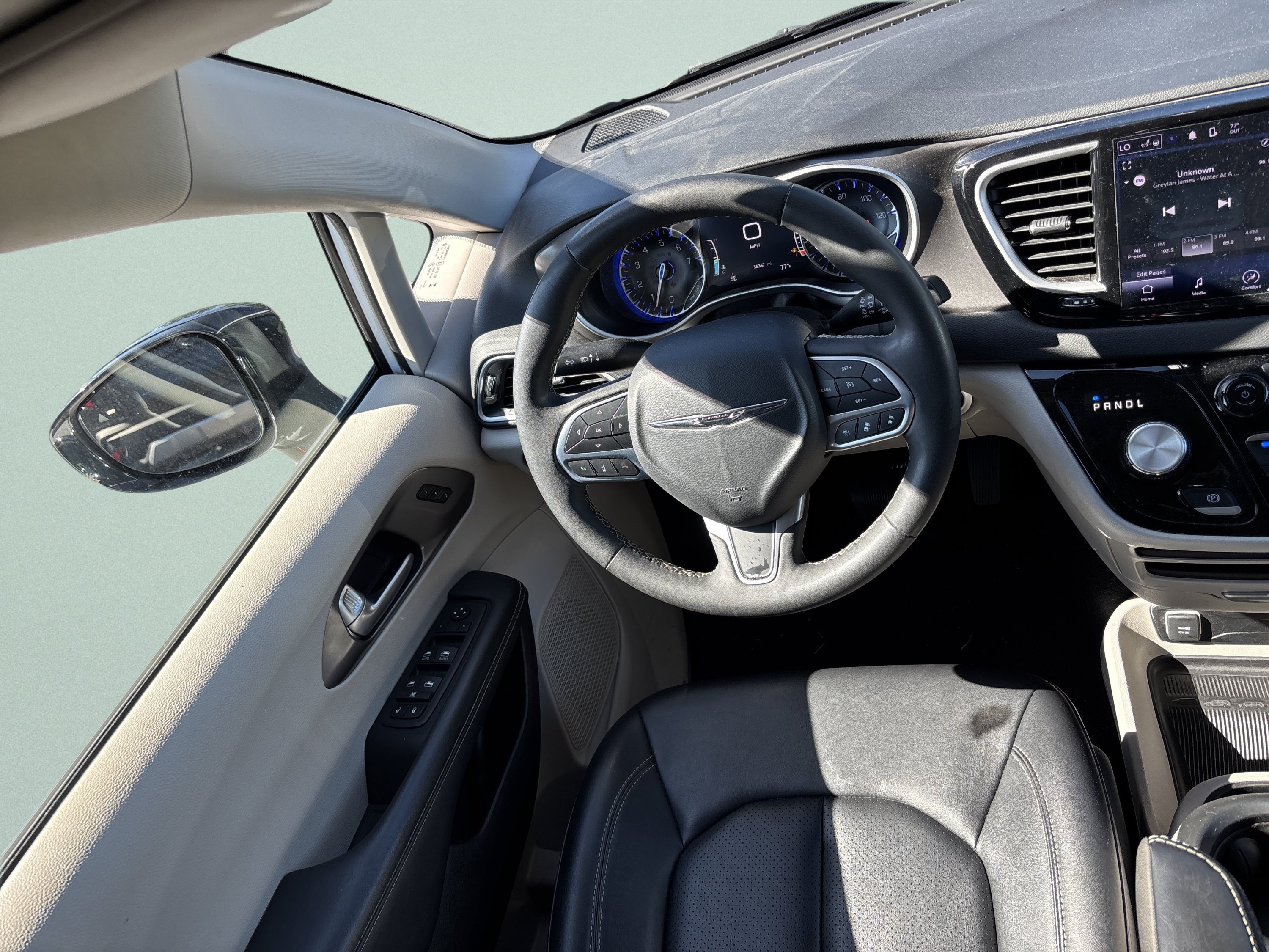 Used 2024 Chrysler Pacifica Touring-L FWD image 30