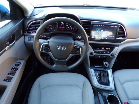 Used 2017 Hyundai Elantra SE image 31