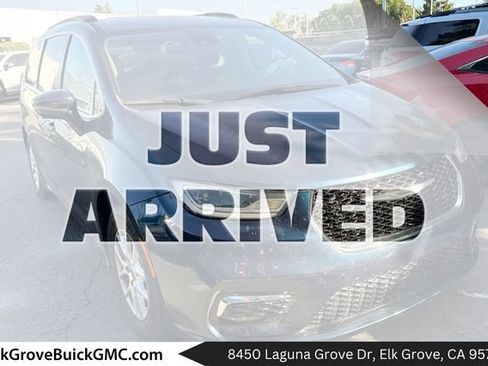 Used 2022 Chrysler Pacifica Touring-L FWD image 1