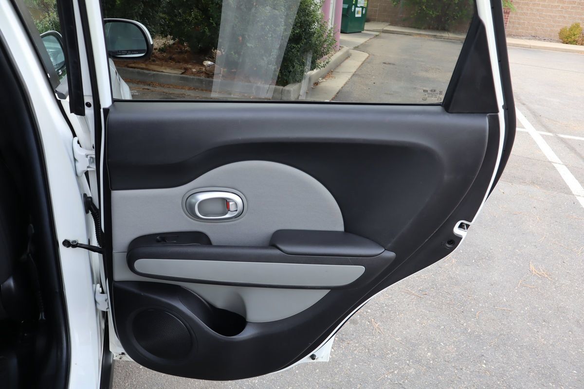 Used 2015 Kia Soul + FWD image 25