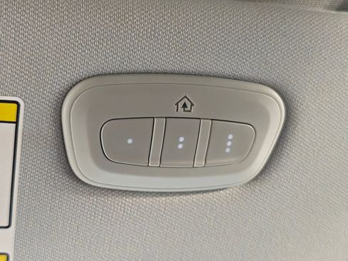 Used 2019 Jeep Cherokee Limited image 10