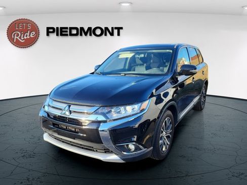 Used 2018 Mitsubishi Outlander LE image 1