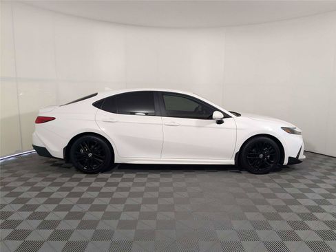Certified 2025 Toyota Camry SE FWD image 4