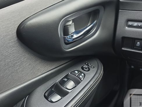 Used 2020 Nissan Murano SV image 11