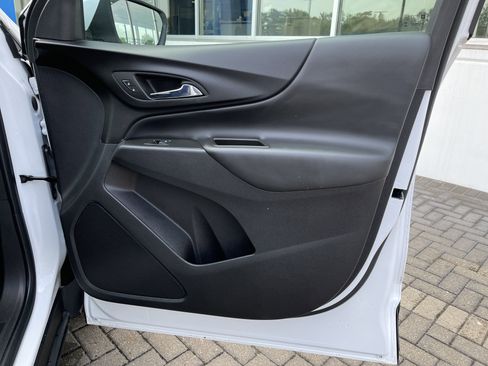 Used 2023 Chevrolet Equinox LT image 32