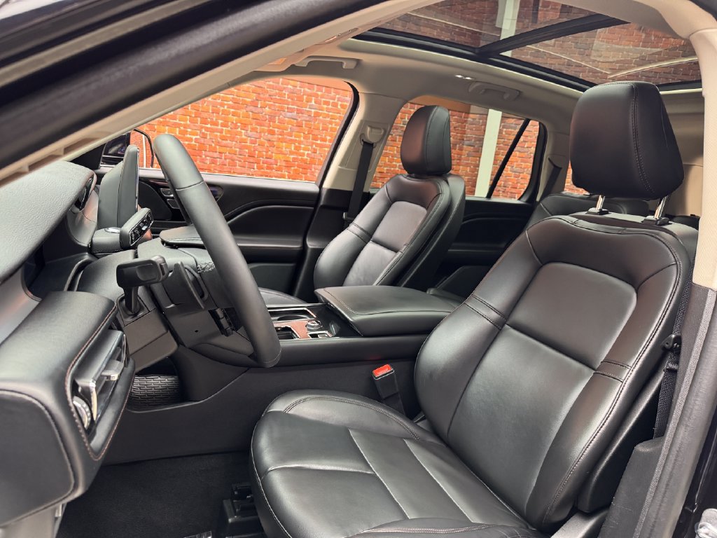 Used 2024 Lincoln Aviator AWD w/ Premium Package image 22