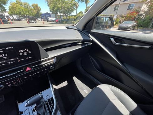 Used 2026 Kia Niro LX FWD image 33