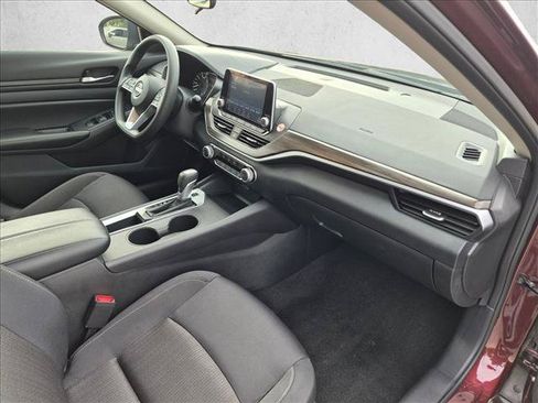 Used 2025 Nissan Altima 2.5 SV FWD image 22