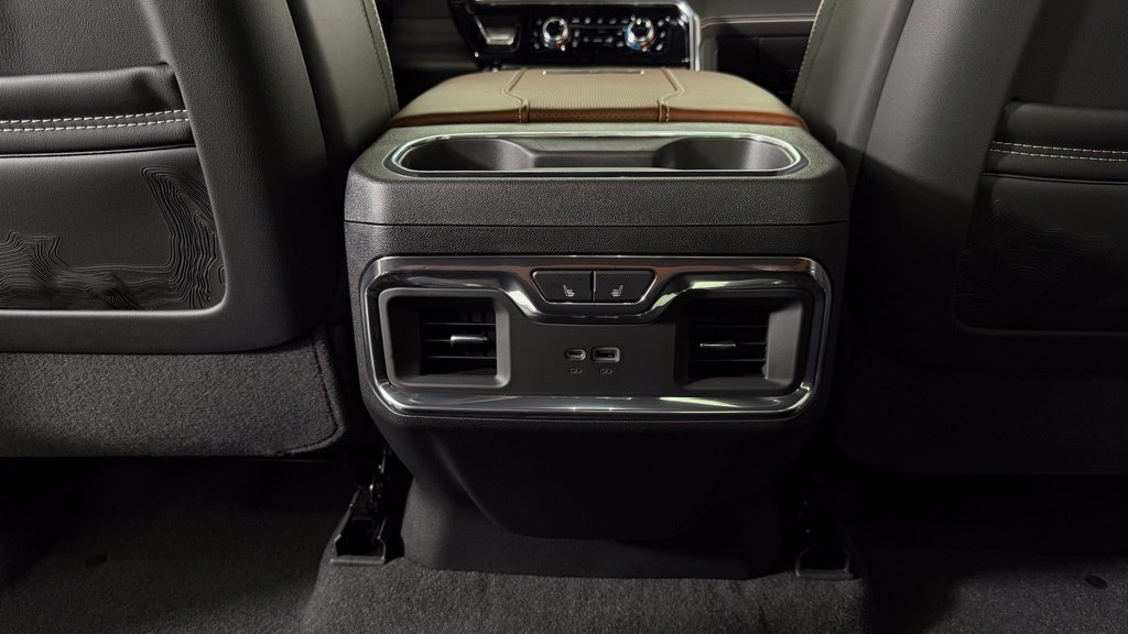 Used 2026 GMC Sierra 2500 Denali Ultimate w/ LPO, Black Badging Package AWD/4WD image 28