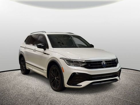 Used 2022 Volkswagen Tiguan SE R-Line FWD image 9