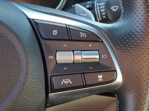 Used 2023 Genesis G70 2.0T image 19