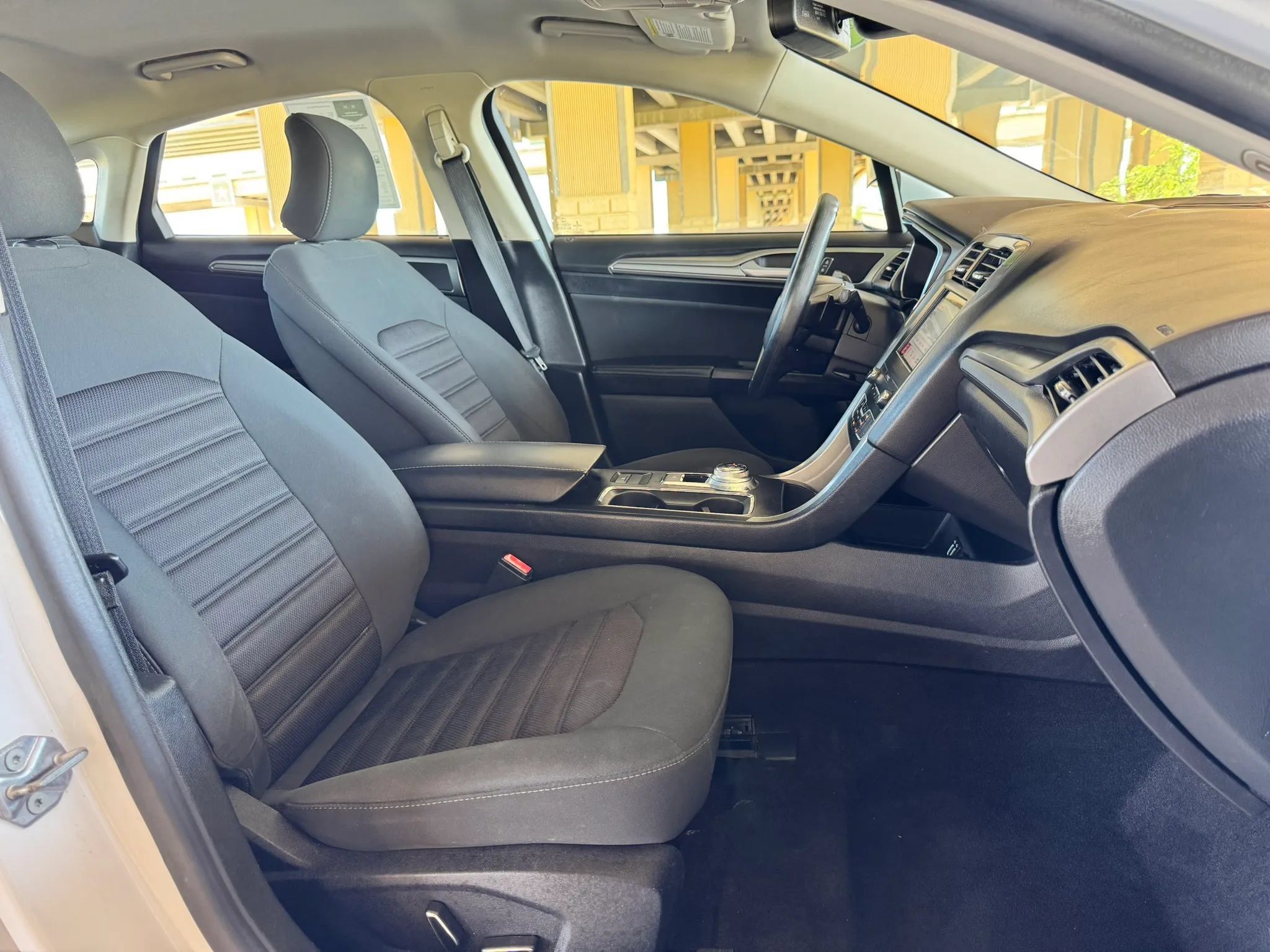 Used 2019 Ford Fusion SE FWD image 24