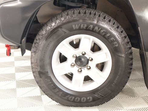 Used 2013 Toyota Tacoma 4x4 Double Cab w/ Convenience Pkg image 16